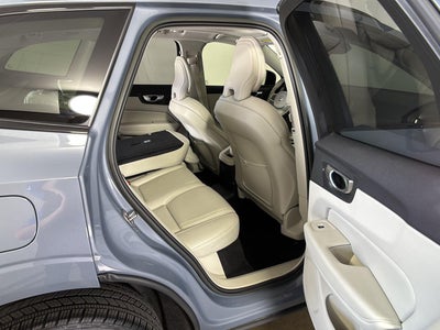 2023 Volvo XC60 Recharge Plug-In Hybrid Ultimate Dark Theme