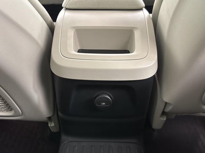 2023 Volvo XC60 Recharge Plug-In Hybrid Ultimate Dark Theme