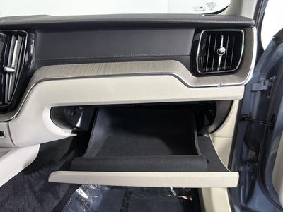 2023 Volvo XC60 Recharge Plug-In Hybrid Ultimate Dark Theme