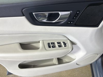 2023 Volvo XC60 Recharge Plug-In Hybrid Ultimate Dark Theme