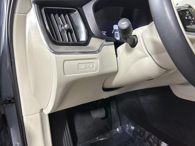 2023 Volvo XC60 Recharge Plug-In Hybrid Ultimate Dark Theme