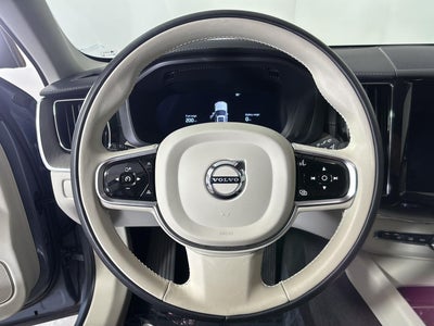 2023 Volvo XC60 Recharge Plug-In Hybrid Ultimate Dark Theme
