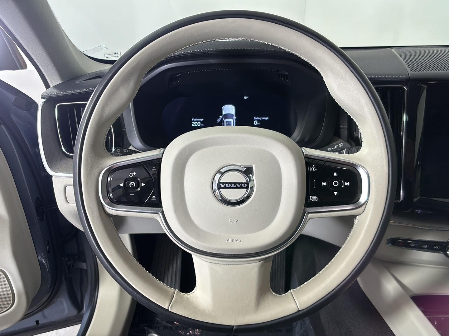 2023 Volvo XC60 Recharge Plug-In Hybrid Ultimate Dark Theme