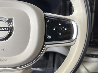 2023 Volvo XC60 Recharge Plug-In Hybrid Ultimate Dark Theme