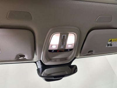 2023 Volvo XC60 Recharge Plug-In Hybrid Ultimate Dark Theme