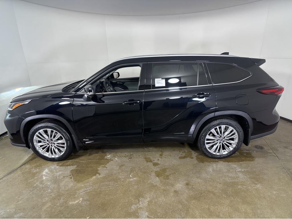 2026 Toyota Highlander Hybrid Platinum