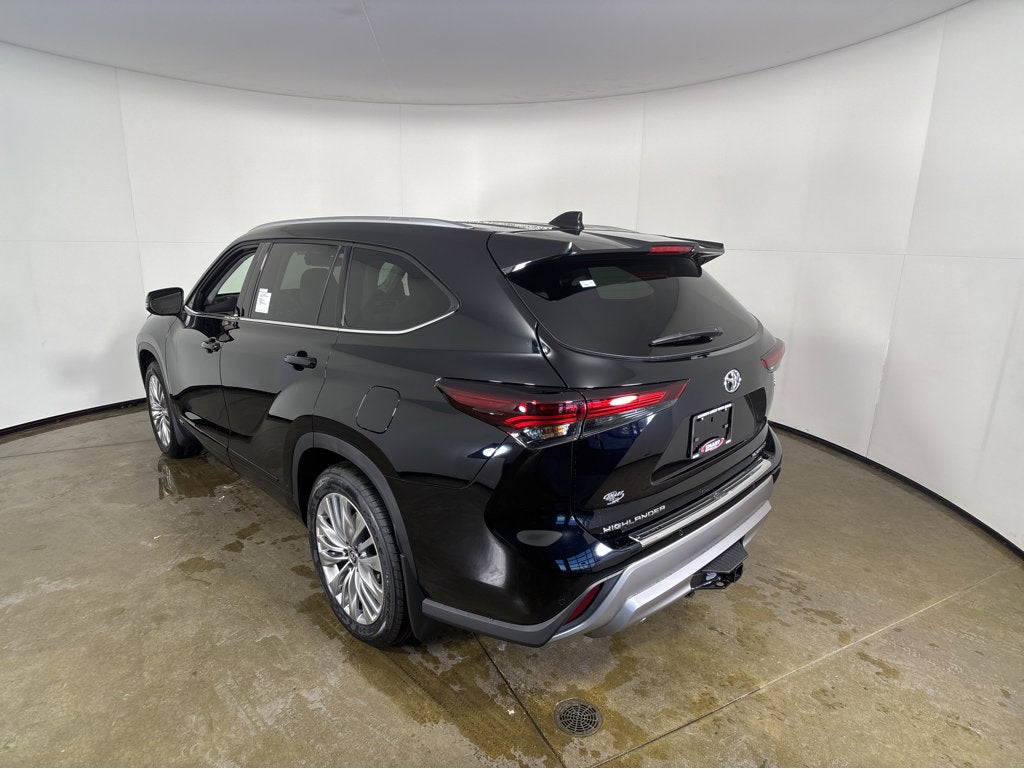 2026 Toyota Highlander Hybrid Platinum