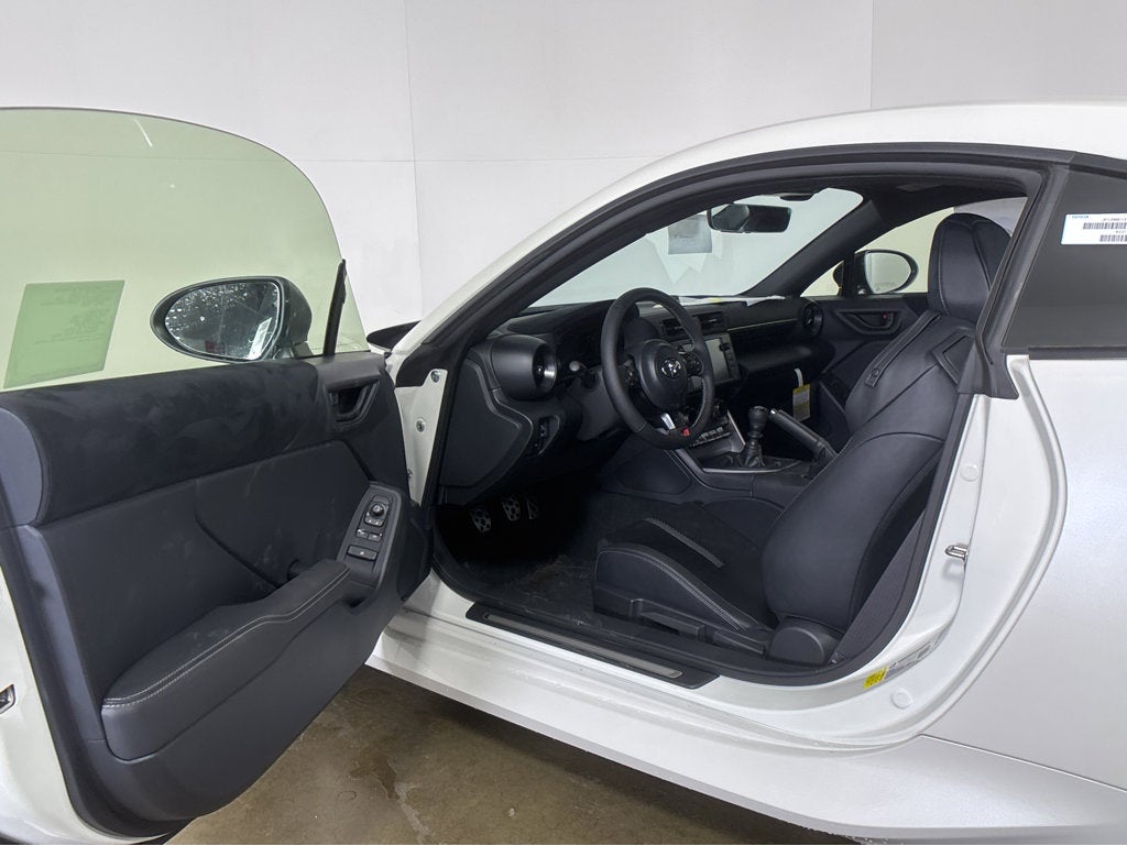 2026 Toyota GR86 Premium MT