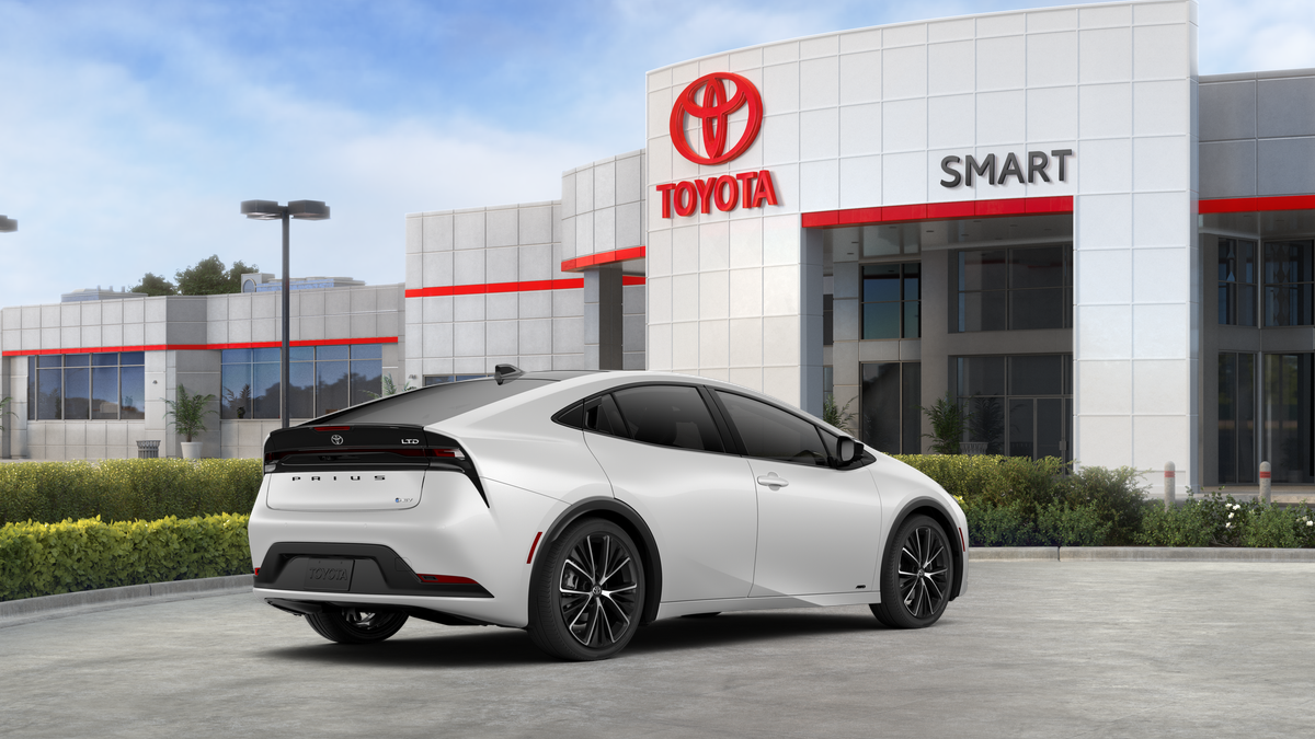 2027 Toyota Prius Limited - Photo 10