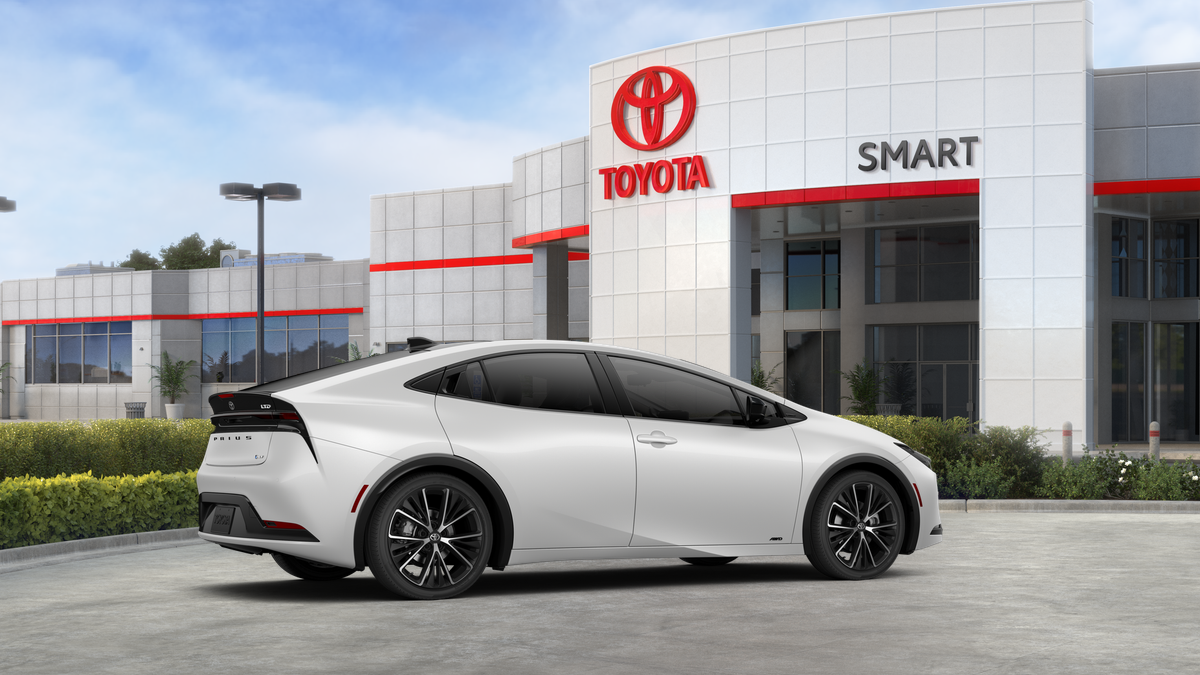 2027 Toyota Prius Limited - Photo 11