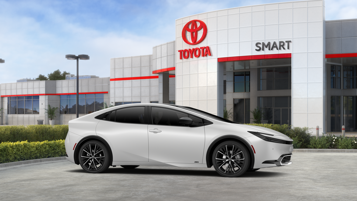 2027 Toyota Prius Limited - Photo 13